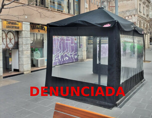 Ramon Turró 212 - Permís per a dos taules sols !!!, tancat i amb tot al carrer, amb paravents il·legals ... ho incompleix tot !!!