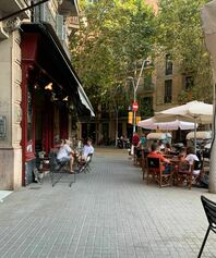 Girona 70 - taules per tot arreu